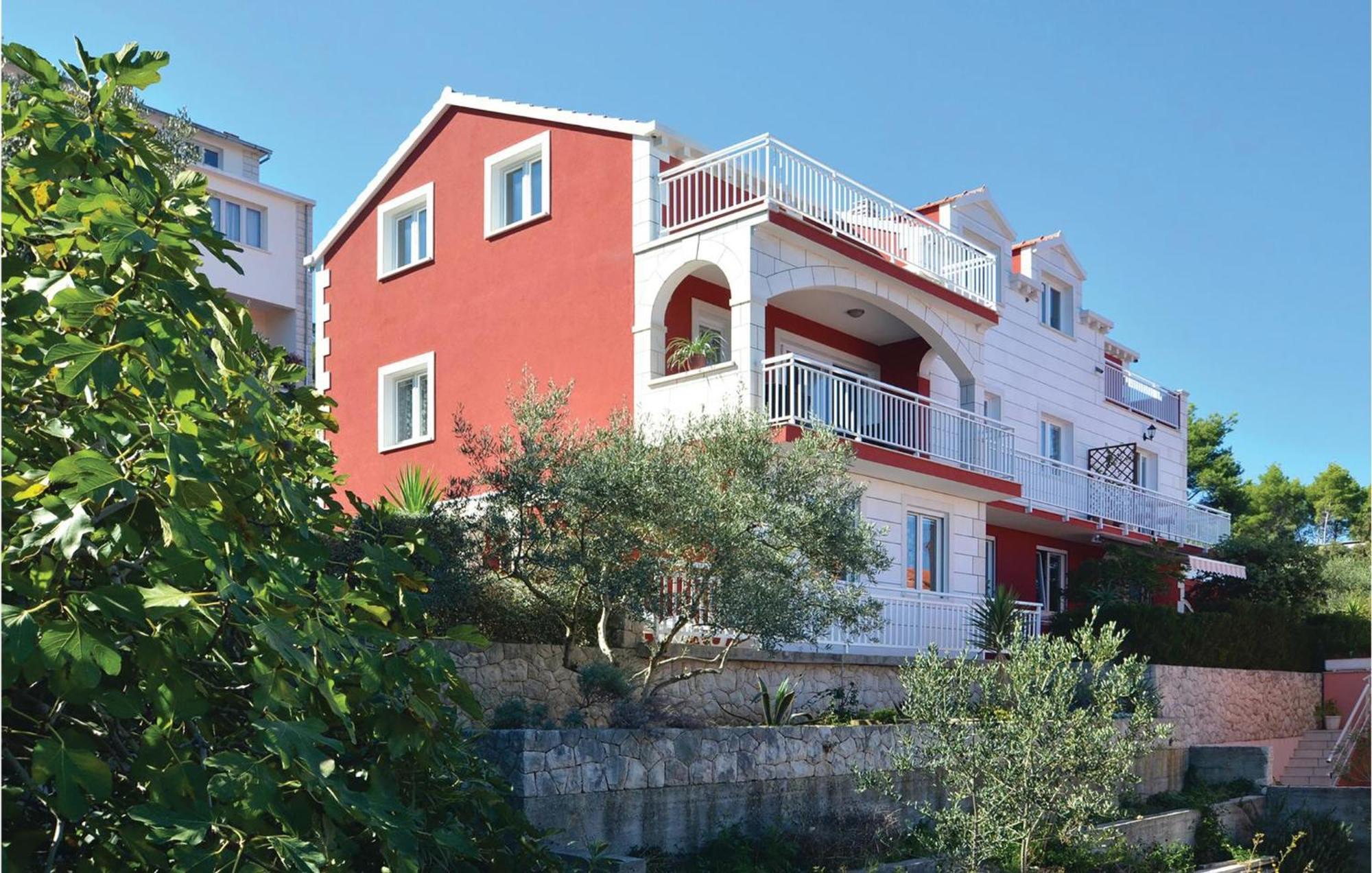 Cozy Apartment In Prigradica With House Sea View מראה חיצוני תמונה