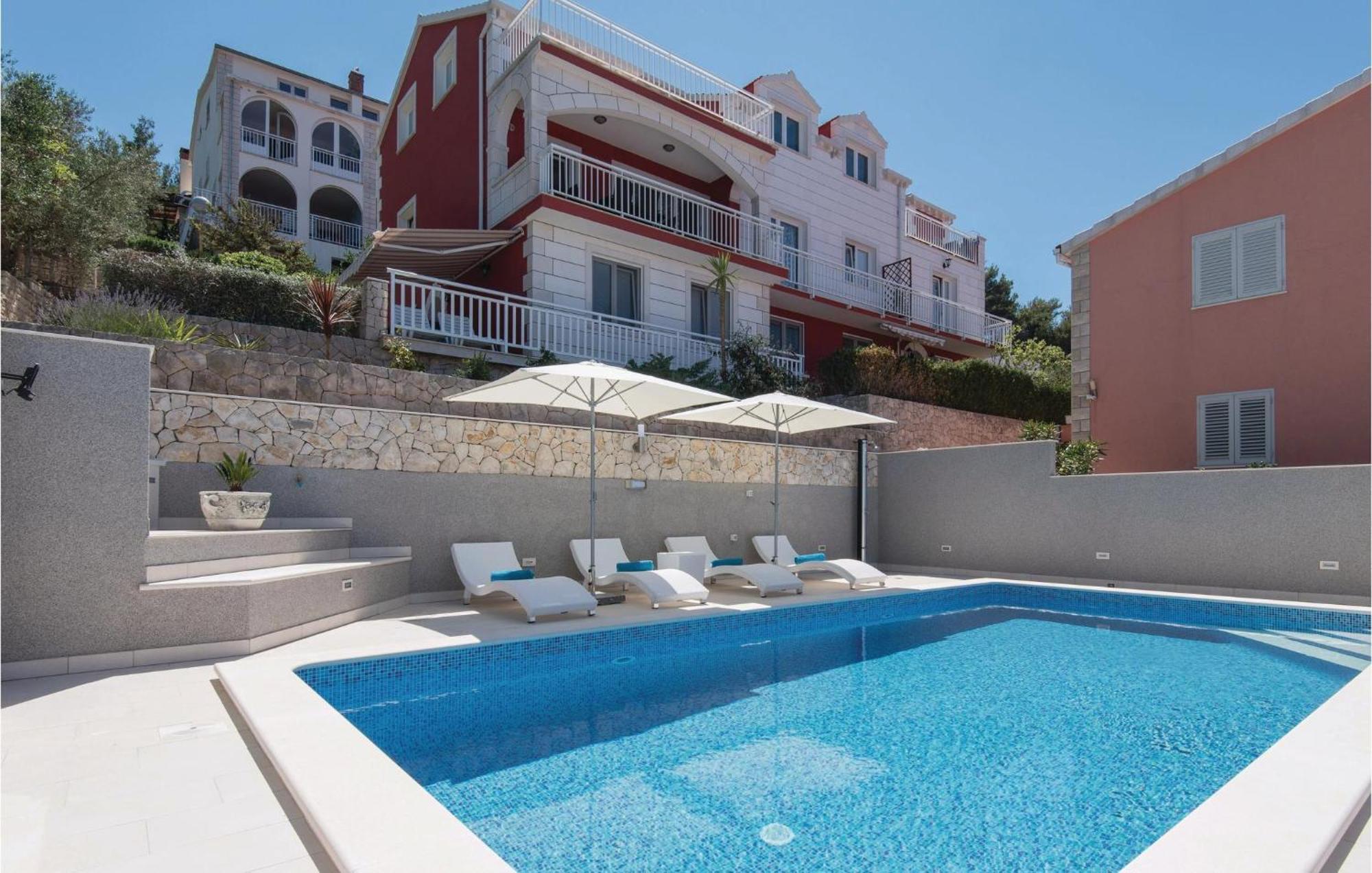 Cozy Apartment In Prigradica With House Sea View מראה חיצוני תמונה