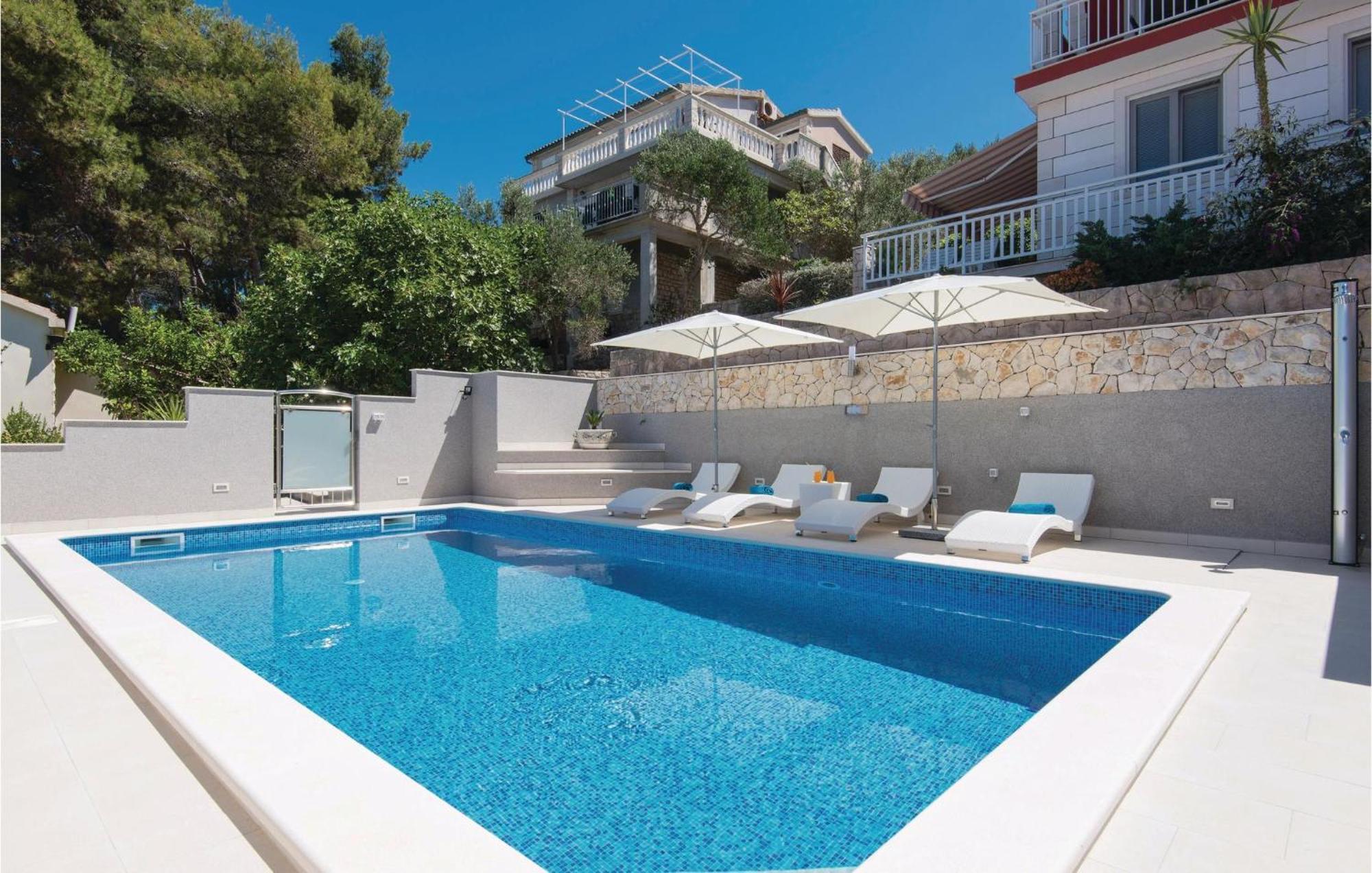 Cozy Apartment In Prigradica With House Sea View מראה חיצוני תמונה